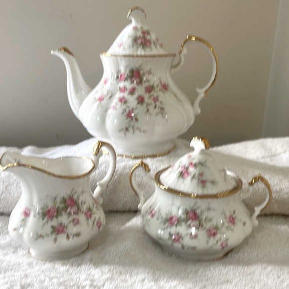 Vintage Royal Albert Paragon 3 piece Tea Set - Picture 1 of 7